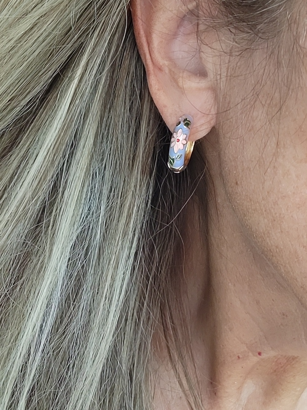 🔥LAST PAIR🔥 Cottagecore Periwinkle Floral Enamel Hoop Earrings - Picture 2 of 6